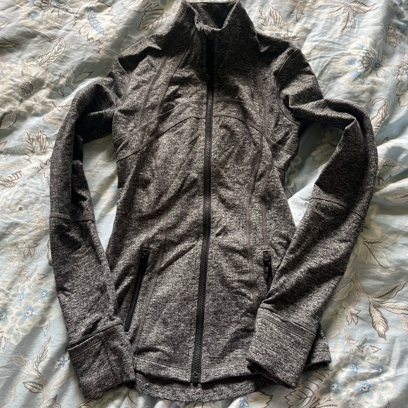 Lululemon define jacket in heathered black in size 2 - Picture 3 of 4